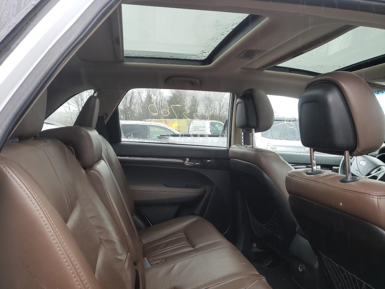 Photo 6 from auction – 2012 KIA SORENTO EX with VIN 5XYKUDA25CG291484