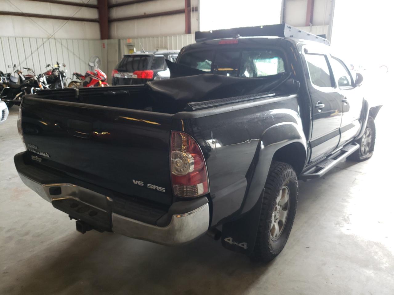 Photo 4 from auction – 2015 TOYOTA TACOMA DOU with VIN 3TMLU4ENXFM166996
