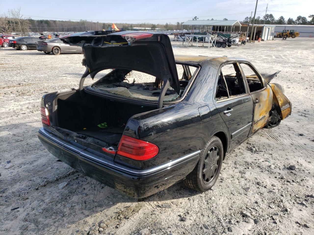 Photo 4 from auction – 1998 MERCEDES-BENZ E 320 with VIN WDBJF65F0WA586042