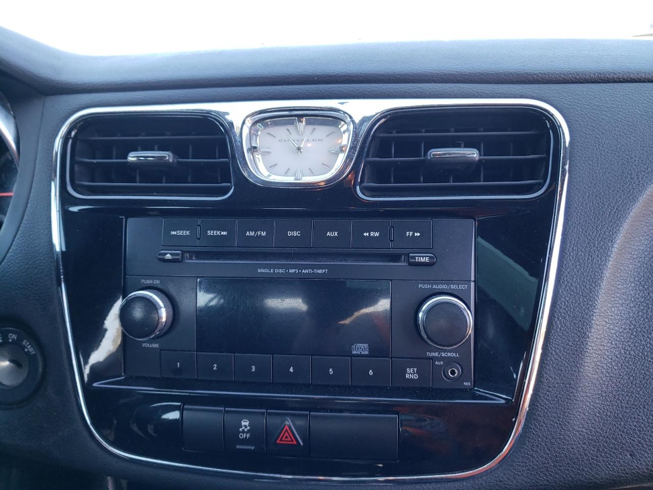 Фото 9 с аукциона – 2013 CHRYSLER 200 LX с VIN 1C3CCBABXDN705238