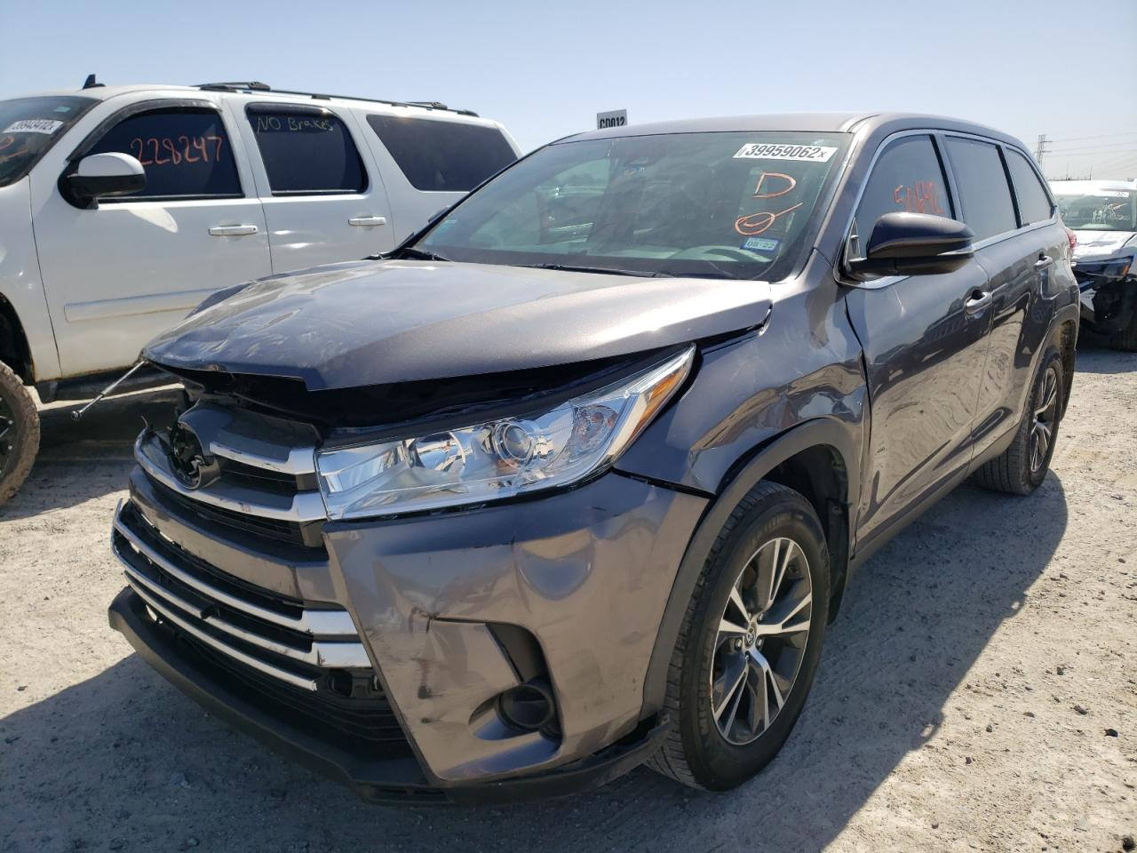 Photo 2 from auction – 2019 TOYOTA HIGHLANDER with VIN 5TDZARFH3KS052146