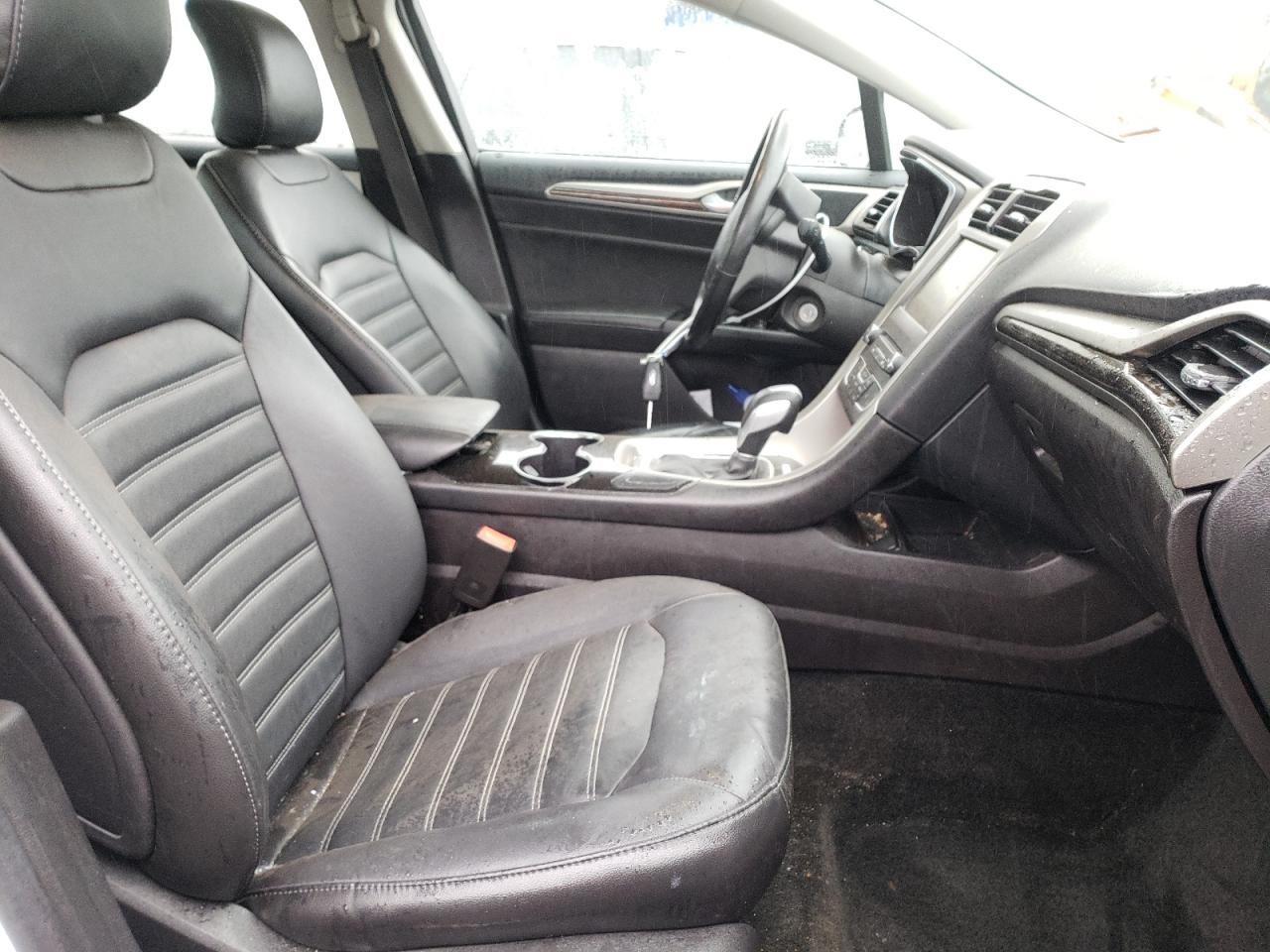 Photo 5 from auction – 2016 FORD FUSION SE with VIN 3FA6P0HD2GR128687
