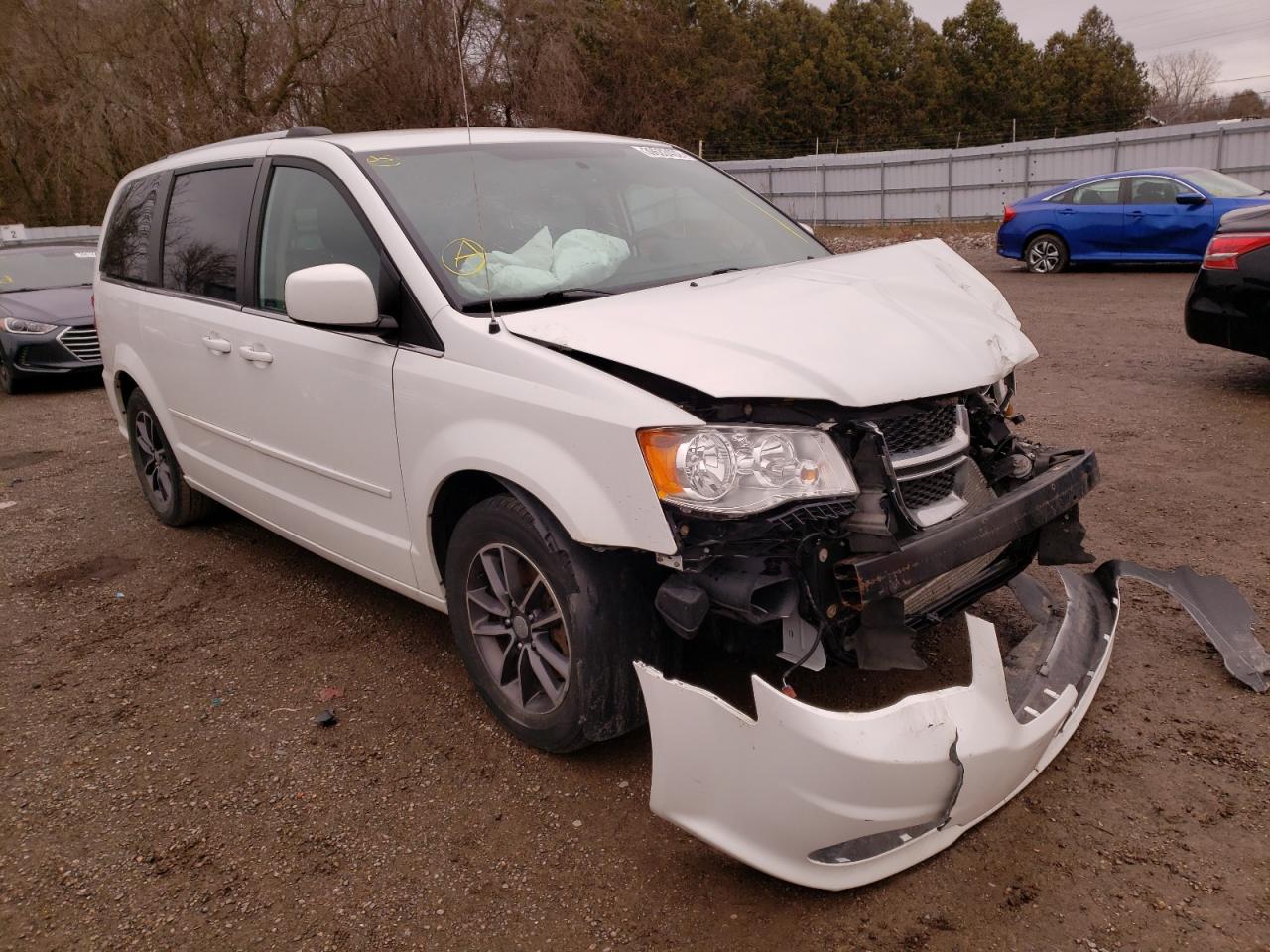 DODGE GRAND CARA 2017 with VIN 2C4RDGBGXHR636926 - Photo from auction