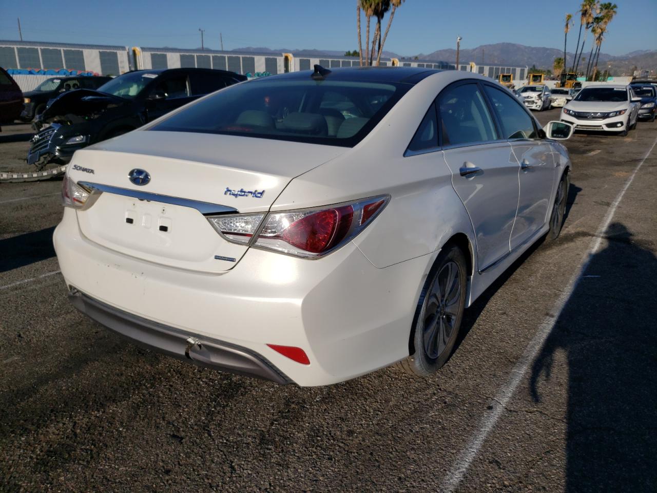 Photo 4 from auction – 2013 HYUNDAI SONATA HYB with VIN KMHEC4A43DA070769