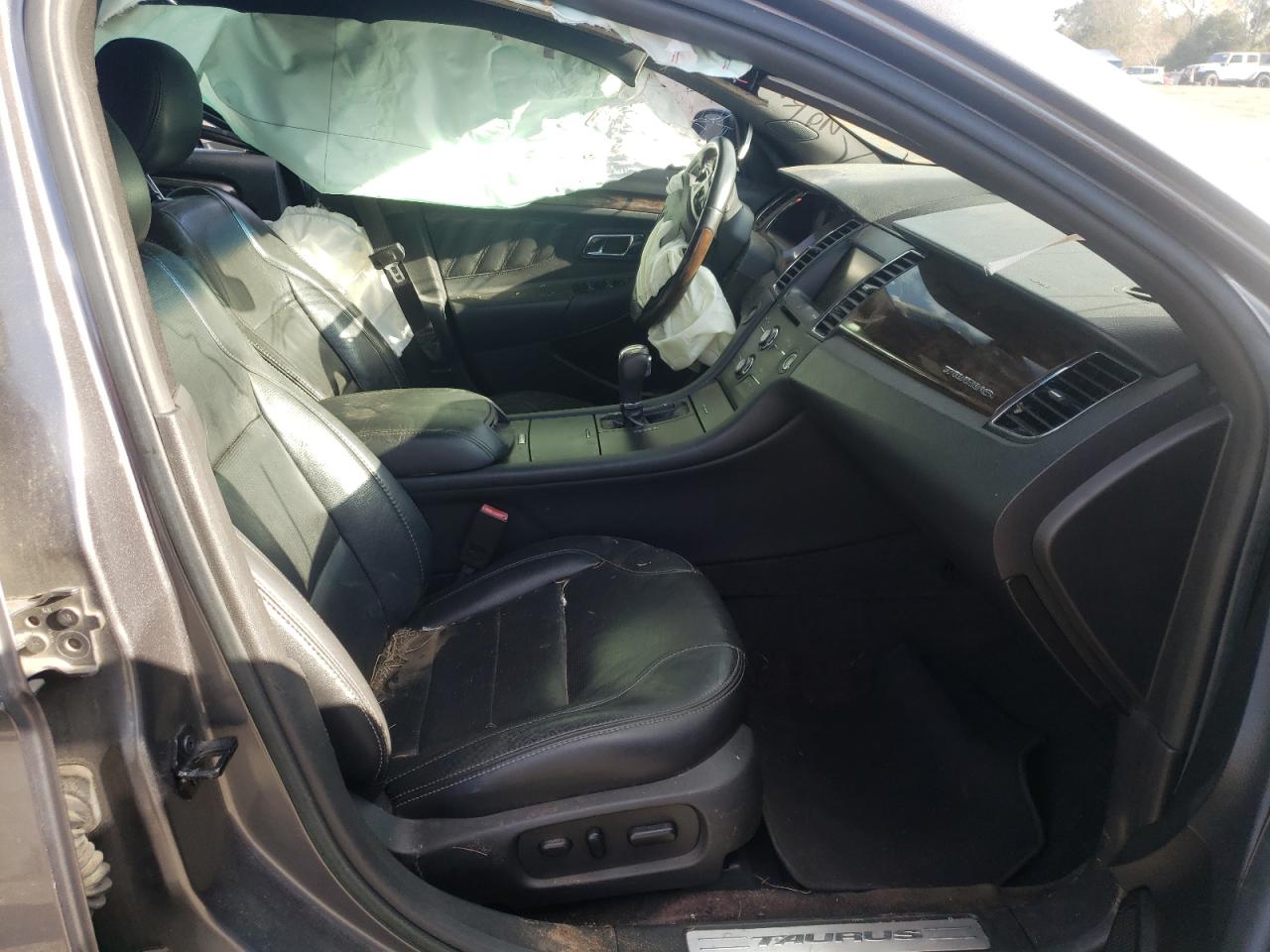 Photo 5 from auction – 2013 FORD TAURUS LIM with VIN 1FAHP2F8XDG118910