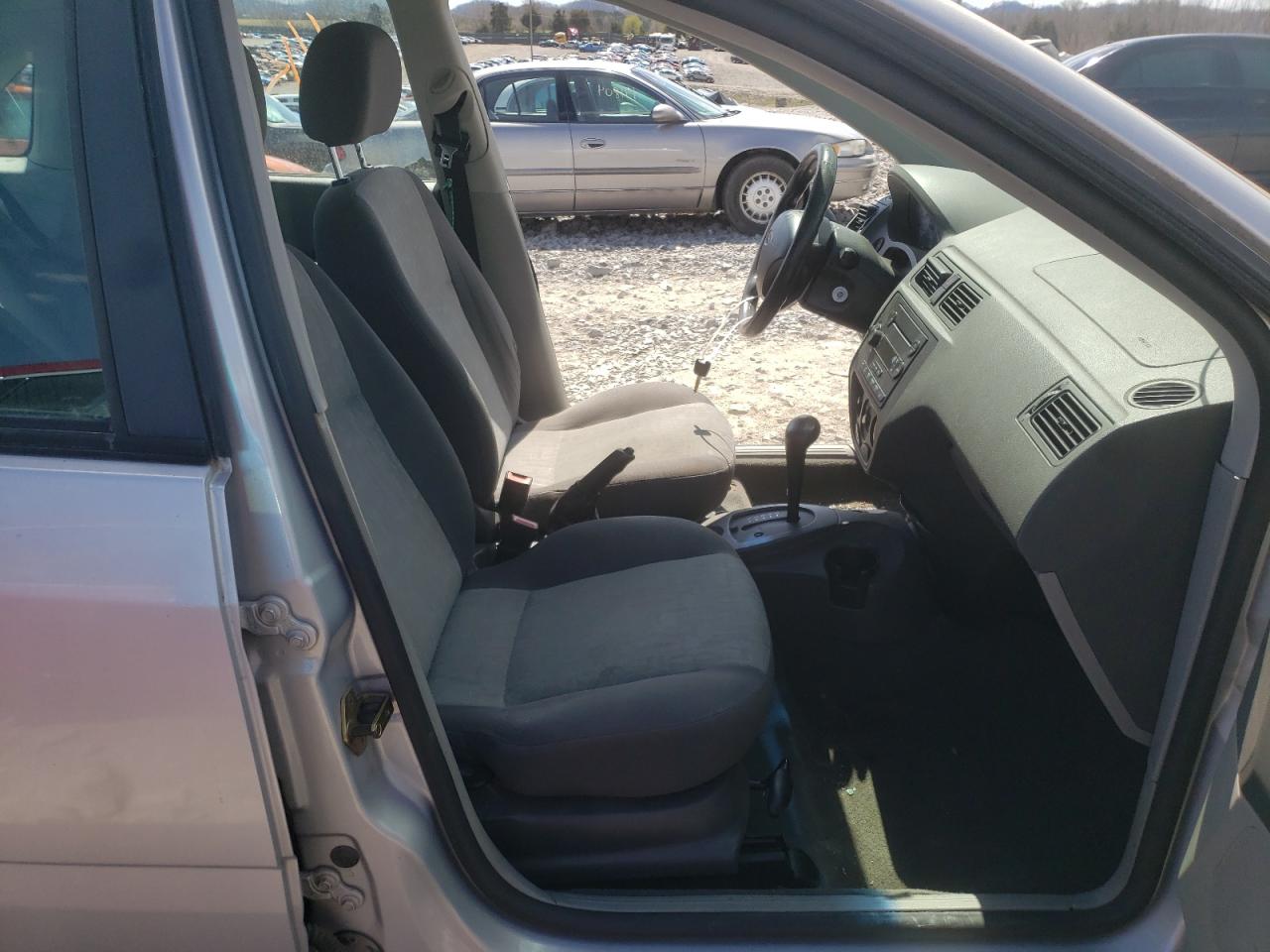Photo 5 from auction – 2005 FORD FOCUS ZX4 with VIN 1FAFP34N45W144285