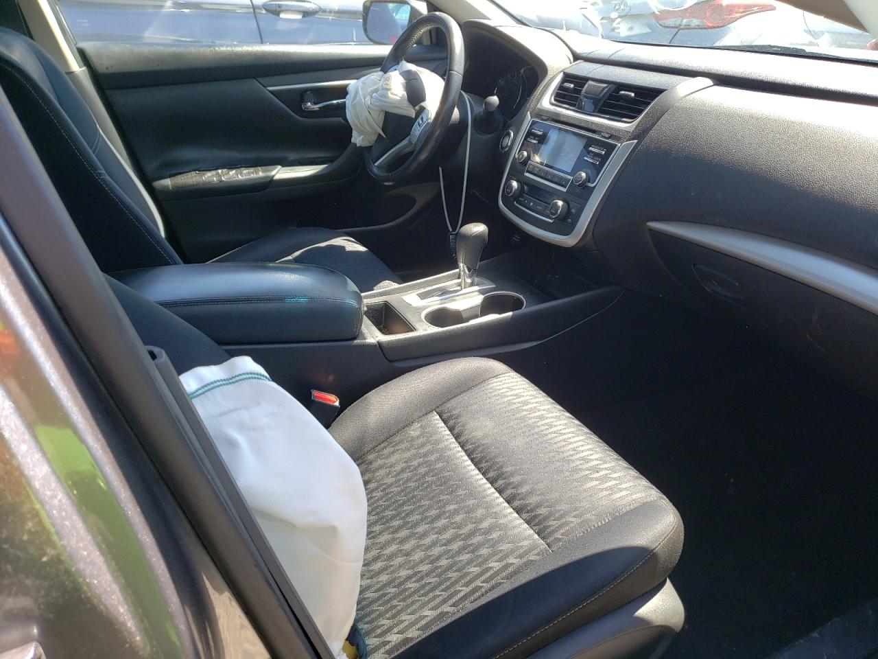 Photo 5 from auction – 2017 NISSAN ALTIMA 2.5 with VIN 1N4AL3AP2HC243706