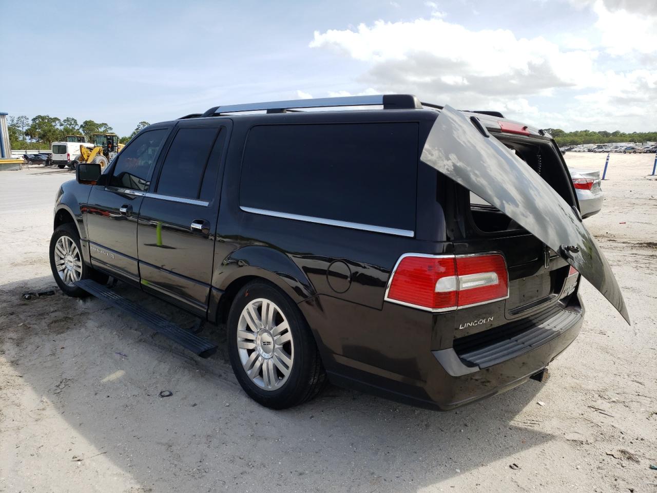 Photo 3 from auction – 2013 LINCOLN NAVIGATOR with VIN 5LMJJ3J5XDEL07433
