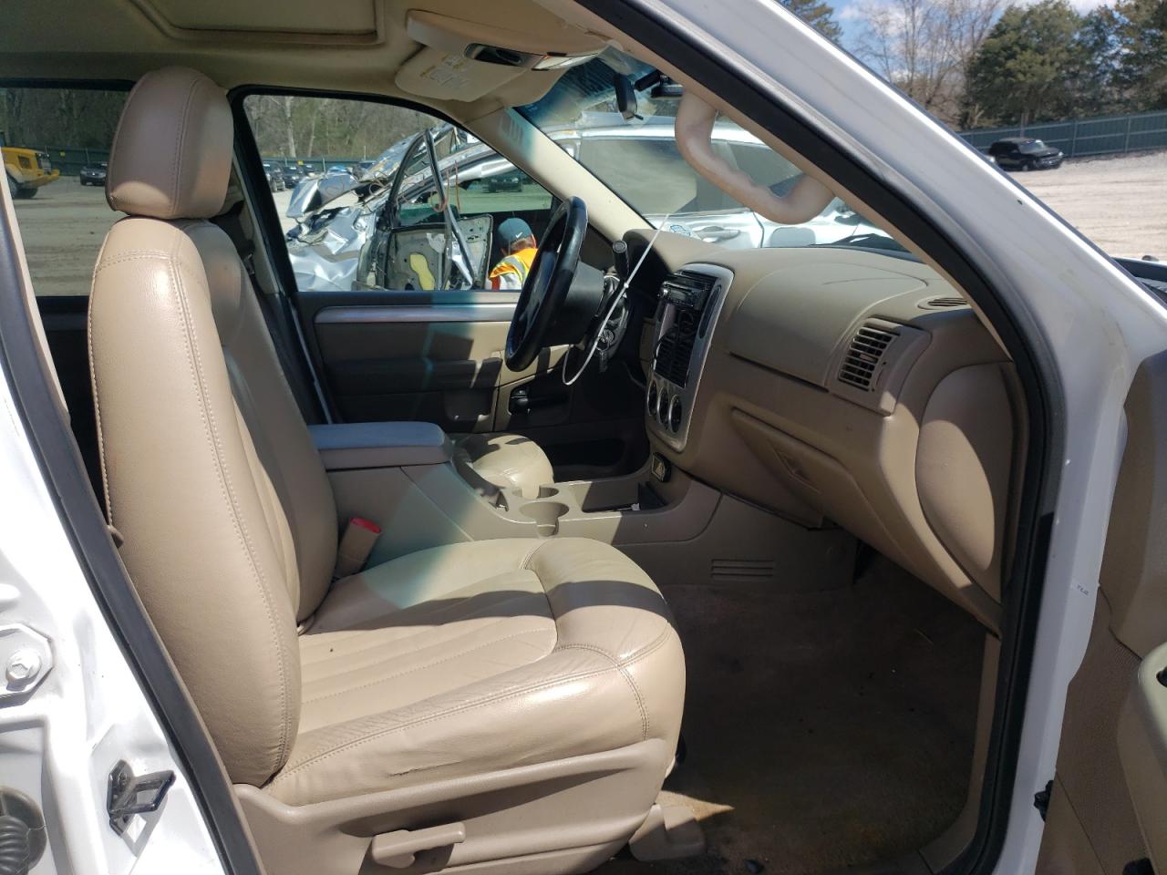 Photo 5 from auction – 2004 MERCURY MOUNTAINEE with VIN 4M2ZU86W14UJ16015