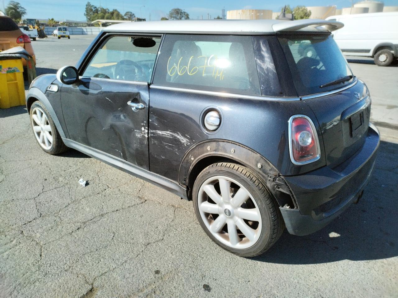Photo 3 from auction – 2008 MINI COOPER S with VIN WMWMF73548TV36716