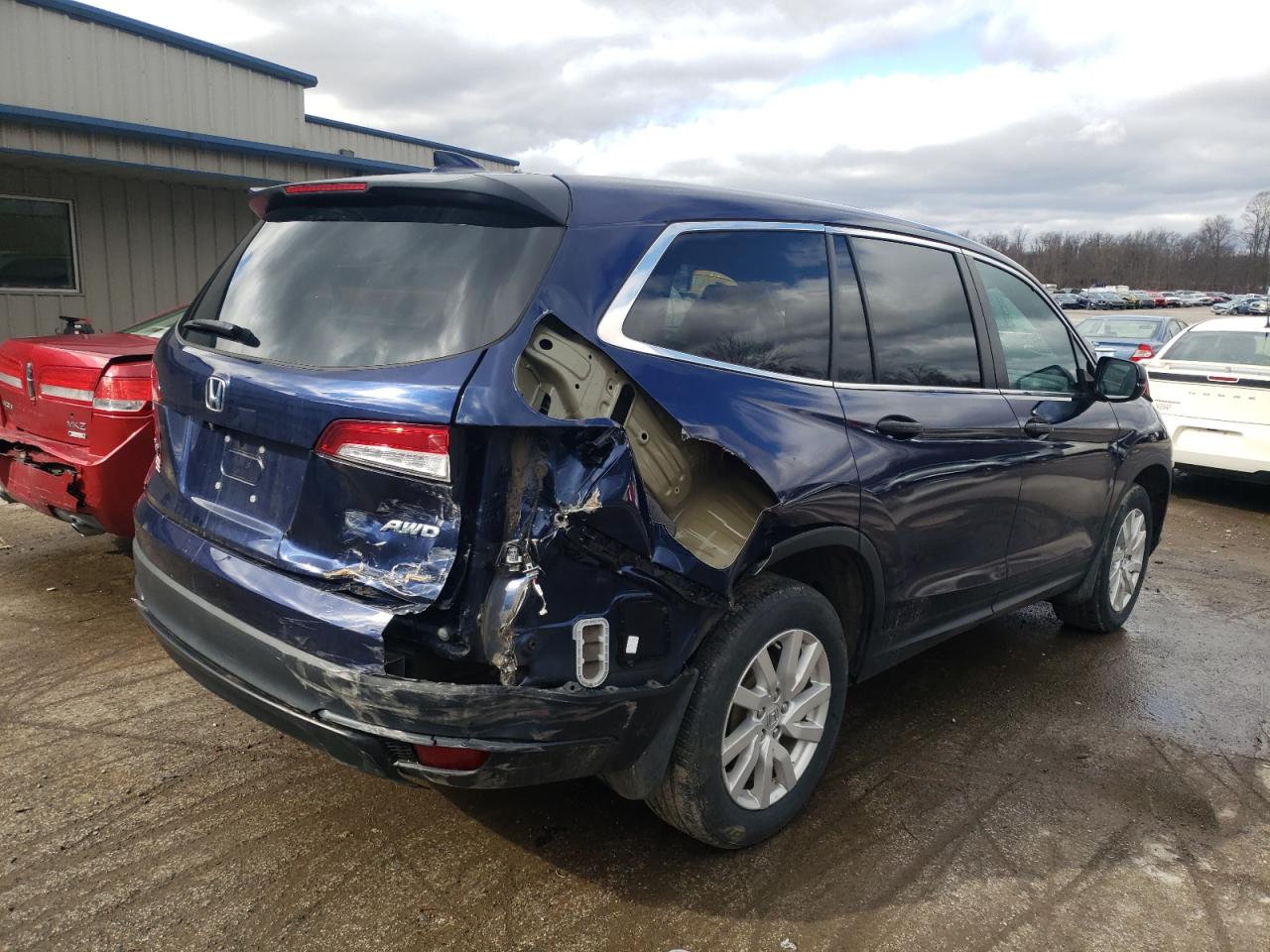 Photo 4 from auction – 2019 HONDA PILOT LX with VIN 5FNYF6H15KB090185