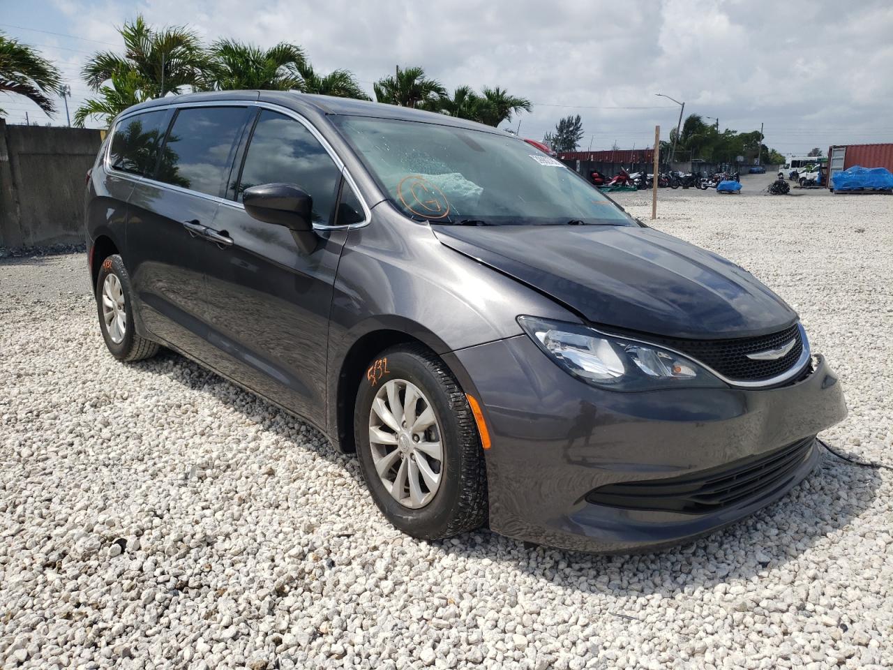 CHRYSLER PACIFICA T 2017 with VIN 2C4RC1DG5HR552719 - Photo from auction