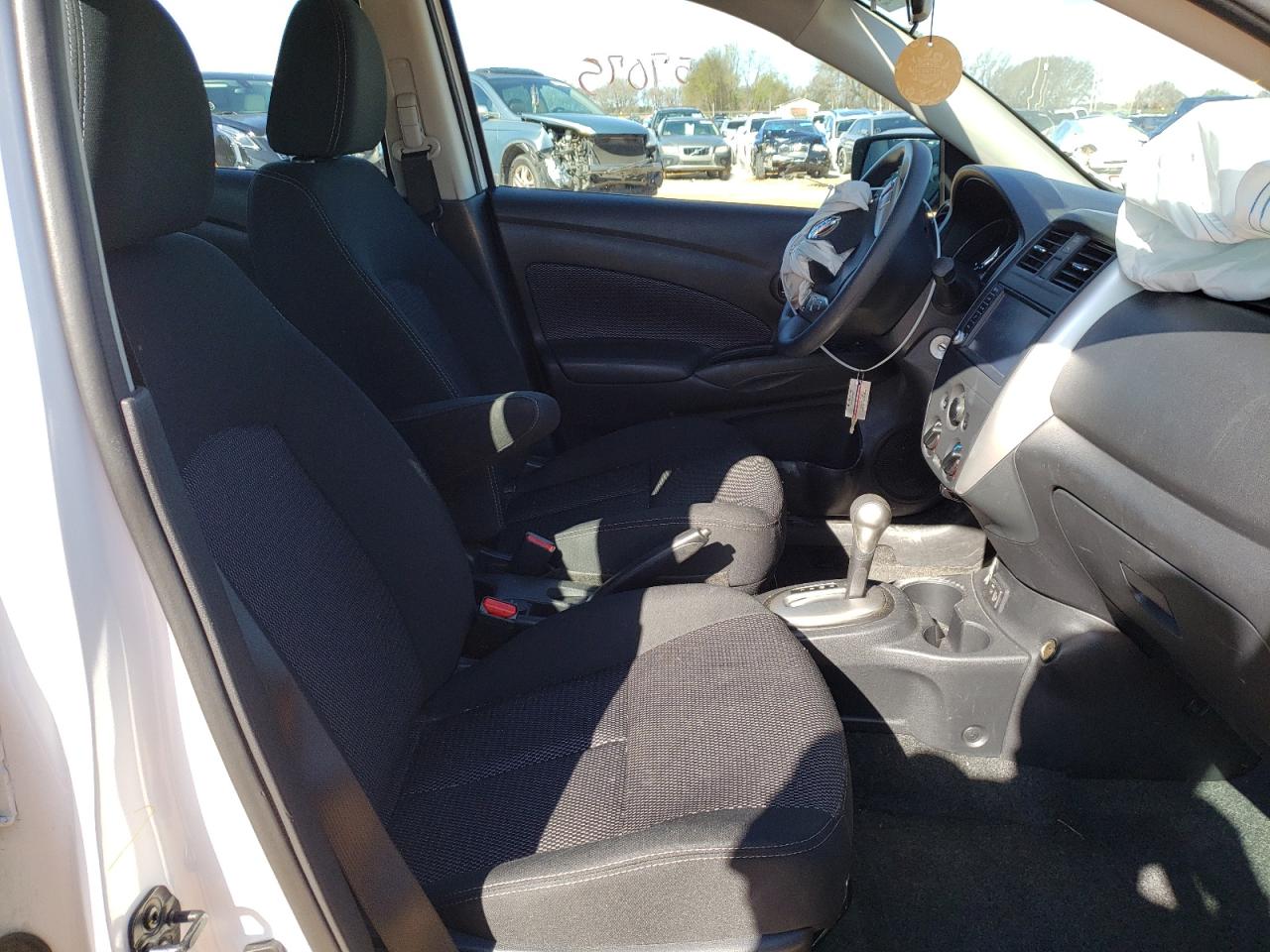 Photo 5 from auction – 2019 NISSAN VERSA S with VIN 3N1CN7AP2KL838400