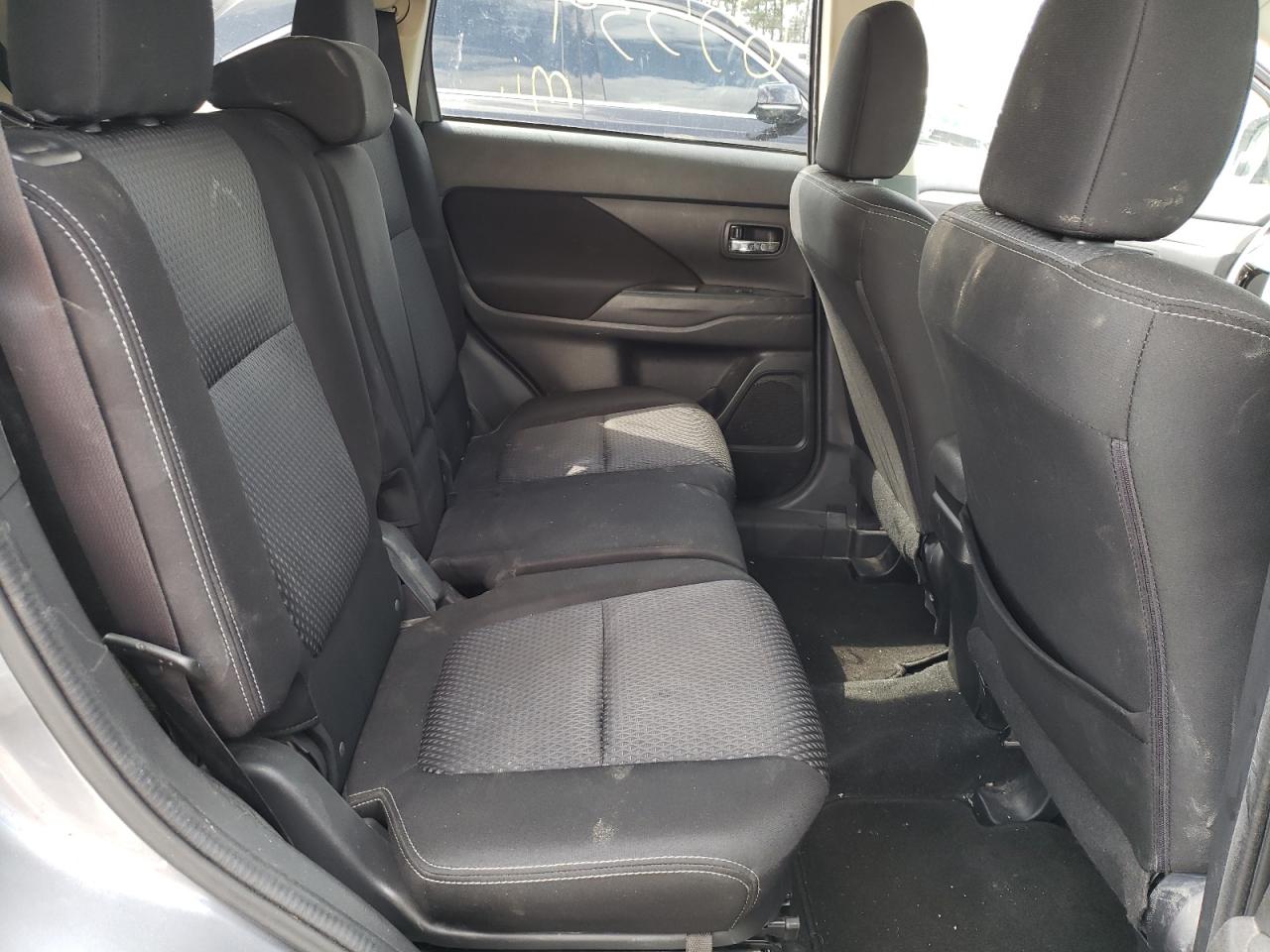 Photo 6 from auction – 2016 MITSUBISHI OUTLANDER with VIN JA4AD2A36GZ035459