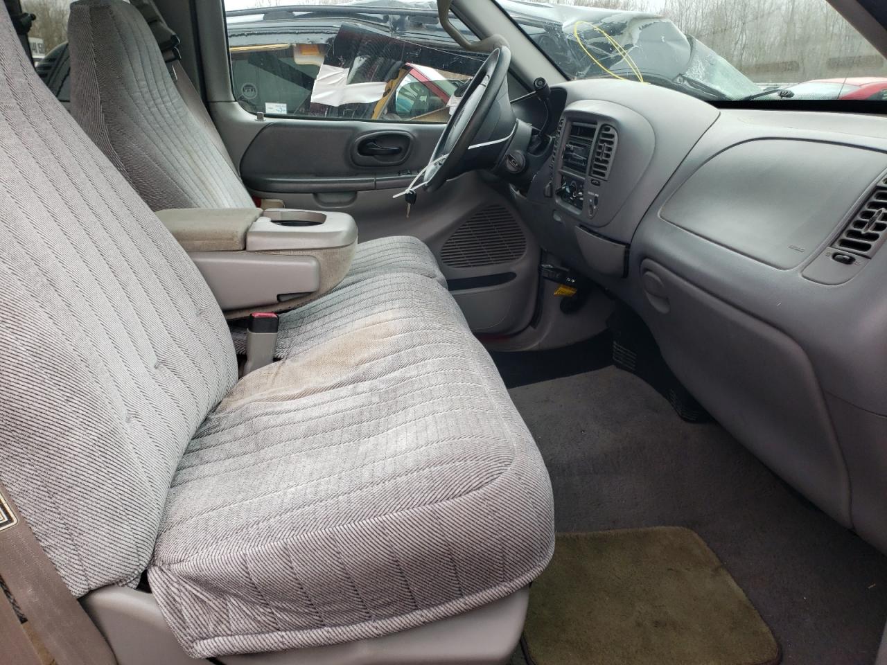 Photo 5 from auction – 2000 FORD F150 with VIN 1FTRX18L3YNC04233
