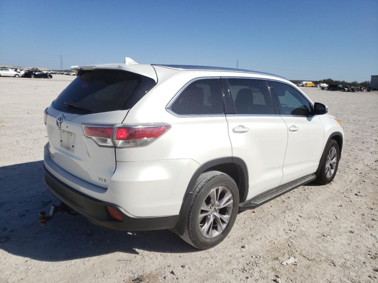 Photo 4 from auction – 2014 TOYOTA HIGHLANDER with VIN 5TDKKRFH4ES019997