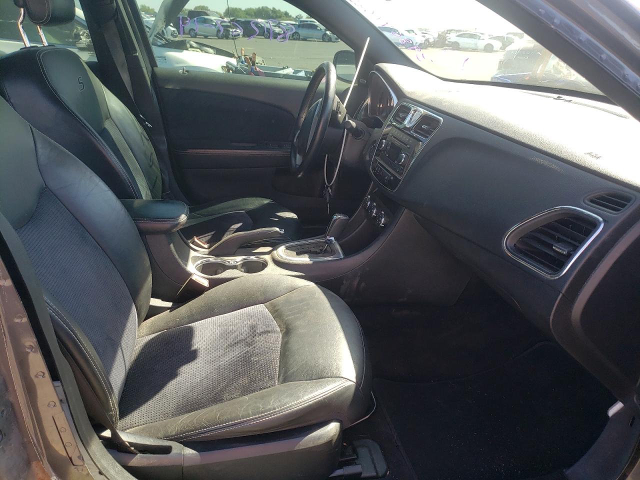 Photo 5 from auction – 2014 CHRYSLER 200 LIMITE with VIN 1C3CCBCG1EN191886