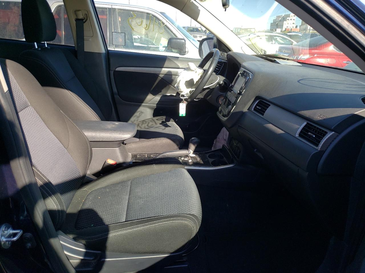 Photo 5 from auction – 2017 MITSUBISHI OUTLANDER with VIN JA4AD2A30HZ068121
