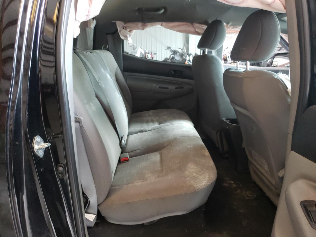 Photo 6 from auction – 2015 TOYOTA TACOMA DOU with VIN 3TMLU4ENXFM166996