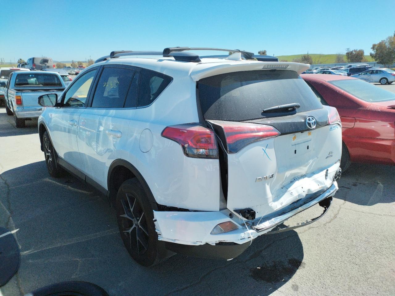 Photo 3 from auction – 2017 TOYOTA RAV4 SE with VIN JTMJFREV0HJ168058