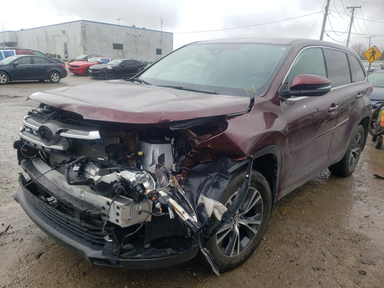Photo 2 from auction – 2018 TOYOTA HIGHLANDER with VIN 5TDBZRFH5JS904540