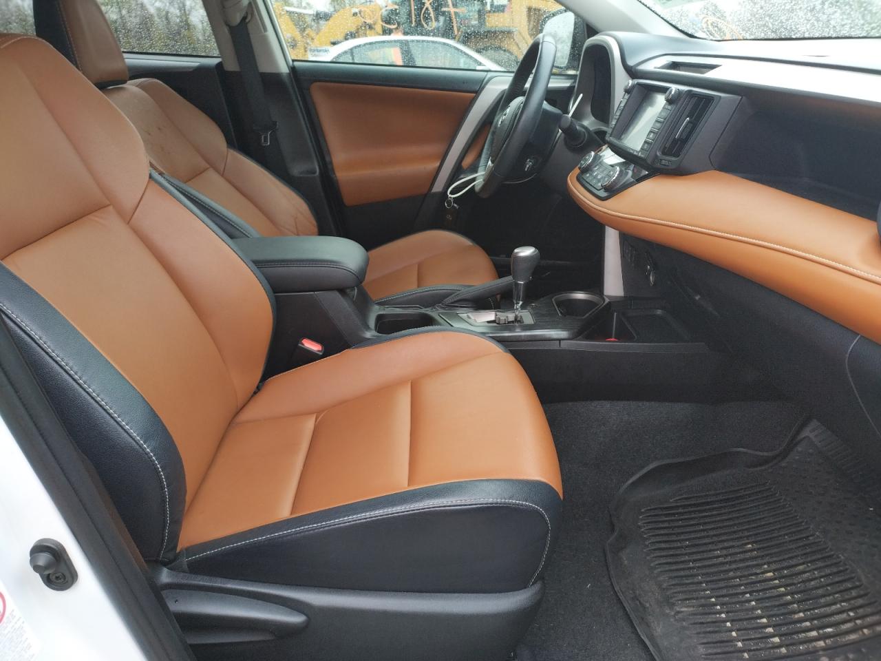 Photo 5 from auction – 2017 TOYOTA RAV4 LIMIT with VIN 2T3YFREV2HW340283