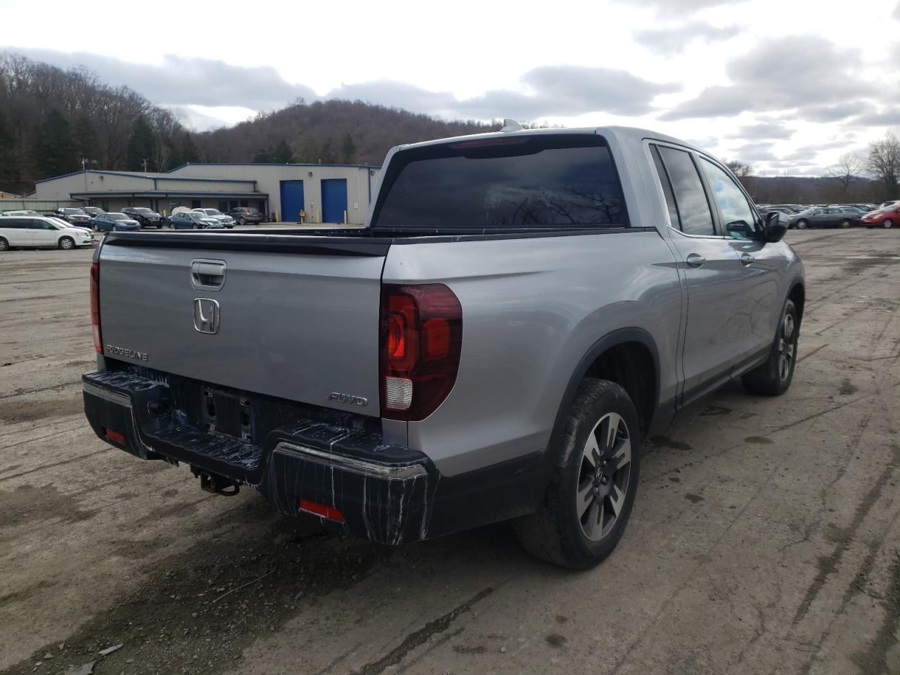 Photo 4 from auction – 2017 HONDA RIDGELINE with VIN 5FPYK3F50HB033960