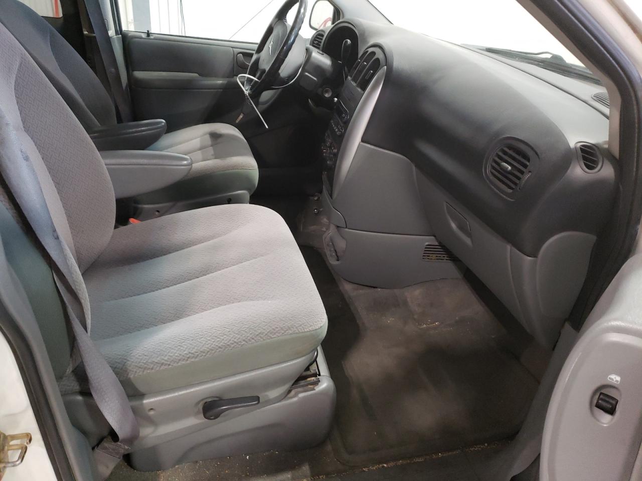 Photo 5 from auction – 2007 CHRYSLER TOWN & COU with VIN 2A4GP54L47R158296