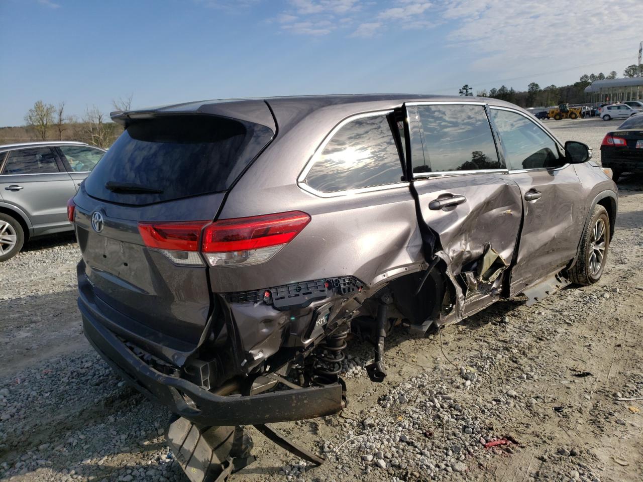 Photo 4 from auction – 2019 TOYOTA HIGHLANDER with VIN 5TDZARFH5KS046669