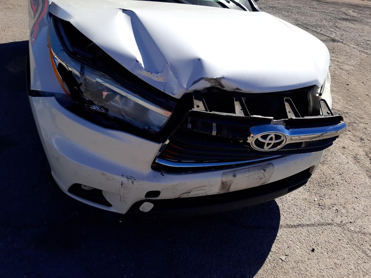 Photo 9 from auction – 2014 TOYOTA HIGHLANDER with VIN 5TDBKRFH1ES004972