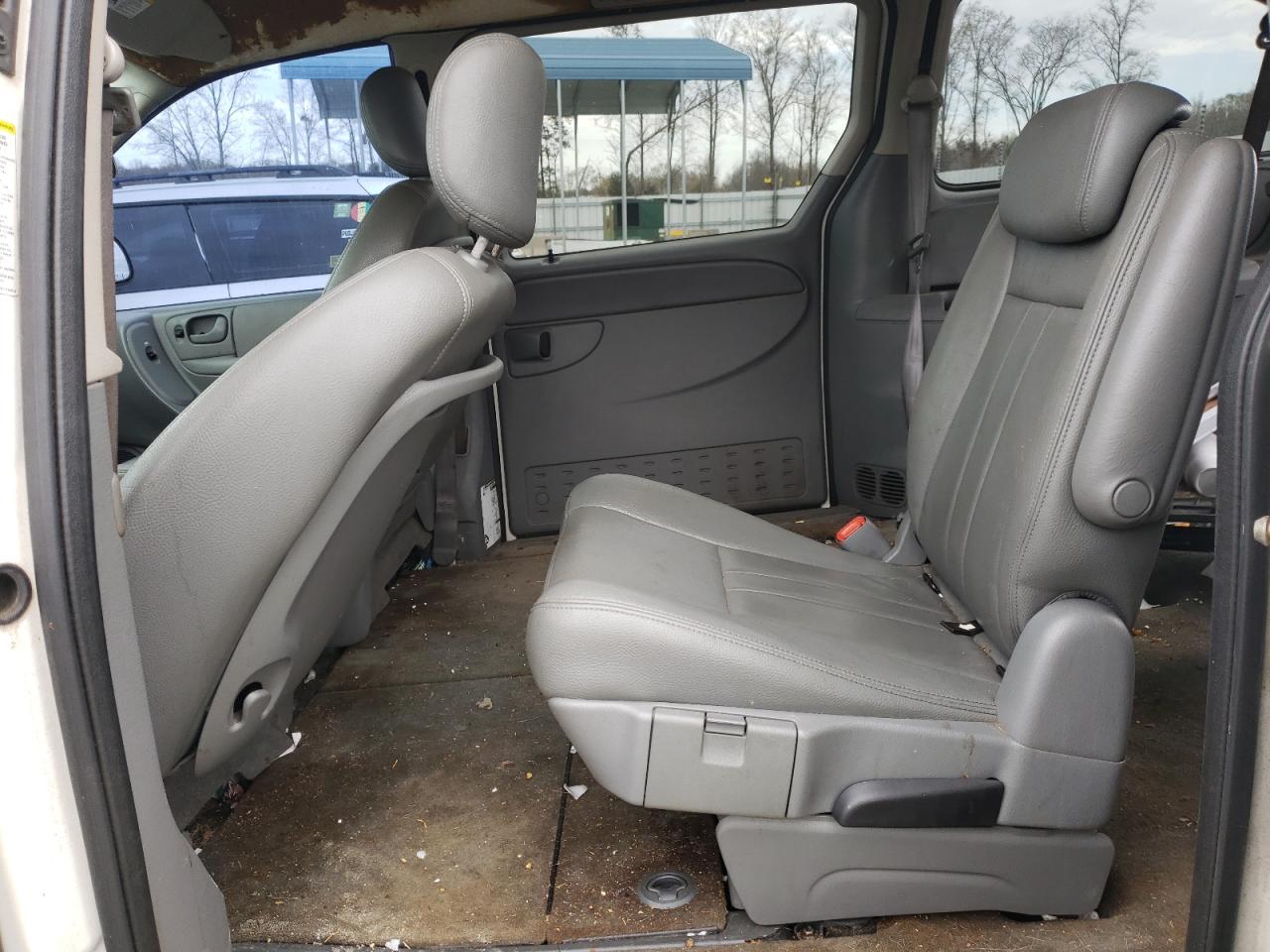 Photo 6 from auction – 2005 DODGE GRAND CARA with VIN 2D4GP44L05R463763