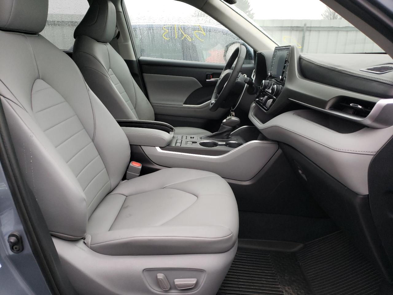 Photo 5 from auction – 2021 TOYOTA HIGHLANDER with VIN 5TDGZRBH5MS147204