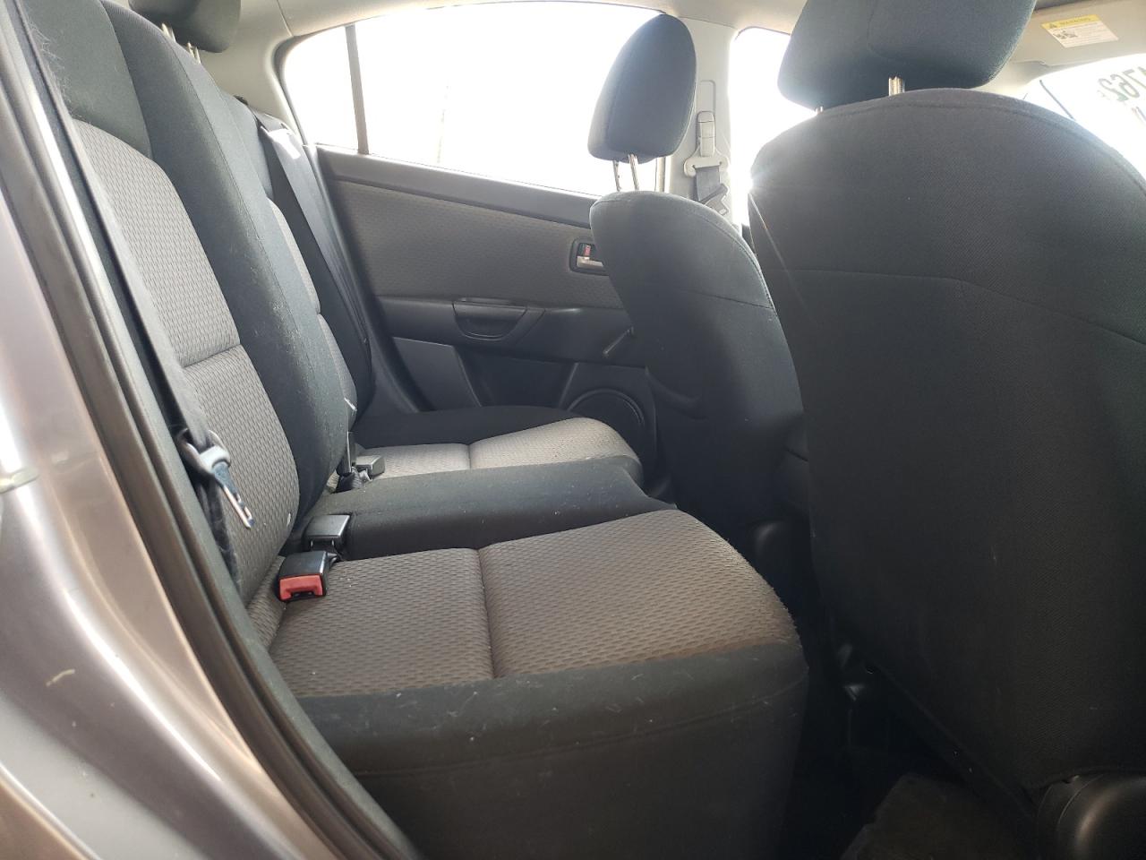 Photo 6 from auction – 2006 MAZDA 3 I with VIN JM1BK12F061400217