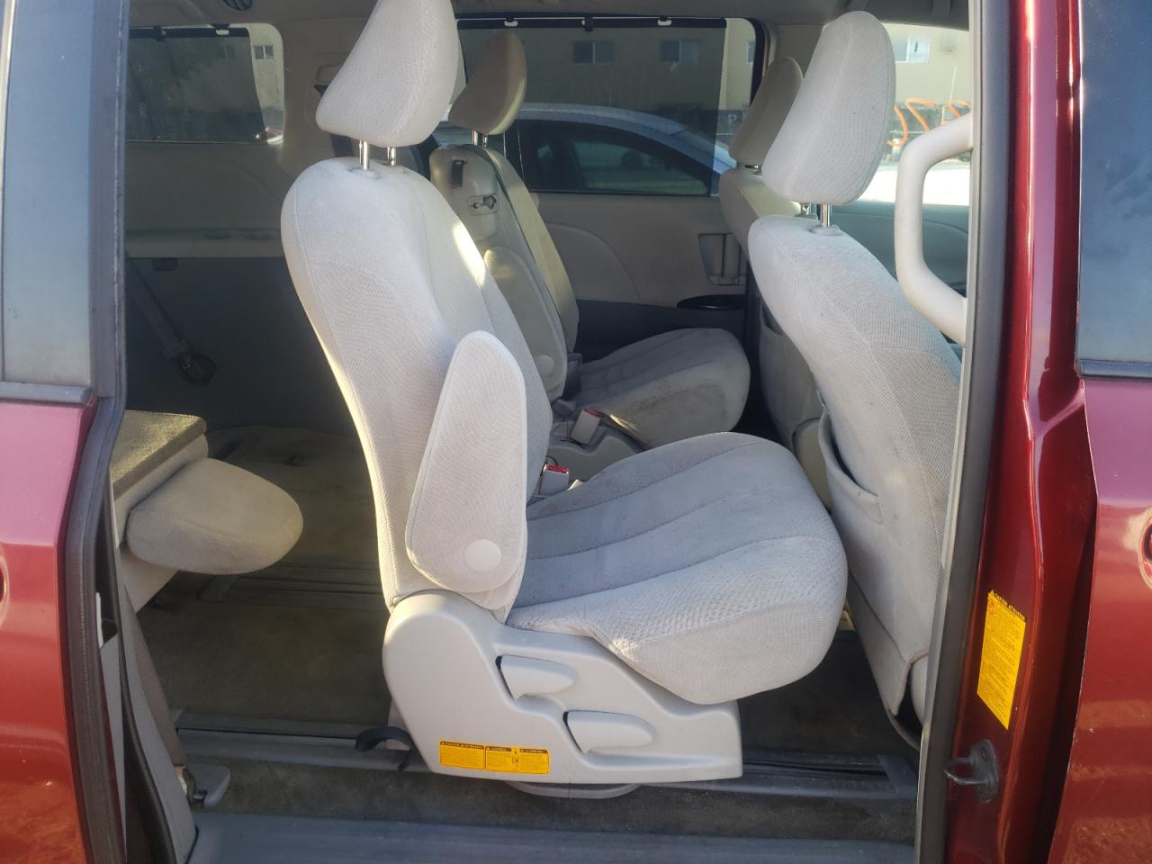 Photo 6 from auction – 2011 TOYOTA SIENNA LE with VIN 5TDKK3DC8BS141956