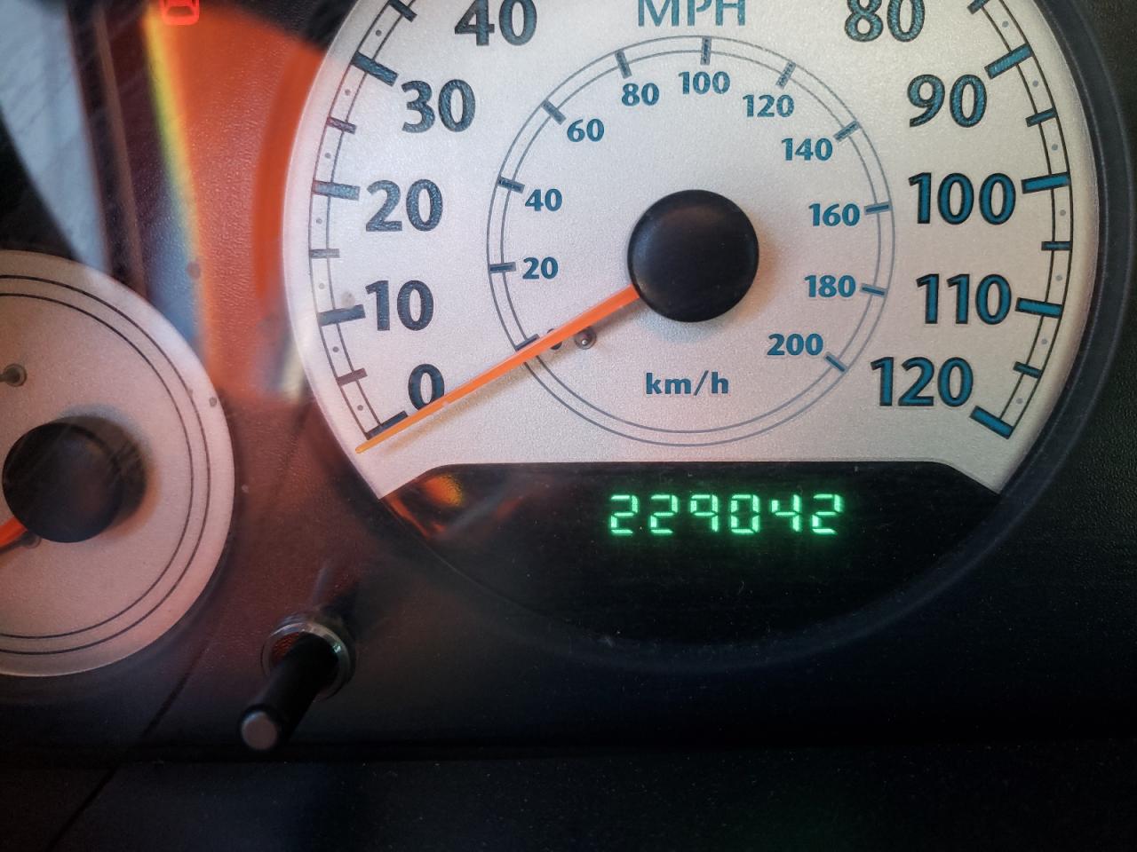 Photo 8 from auction – 2005 CHRYSLER TOWN & COU with VIN 2C4GP54L85R227204
