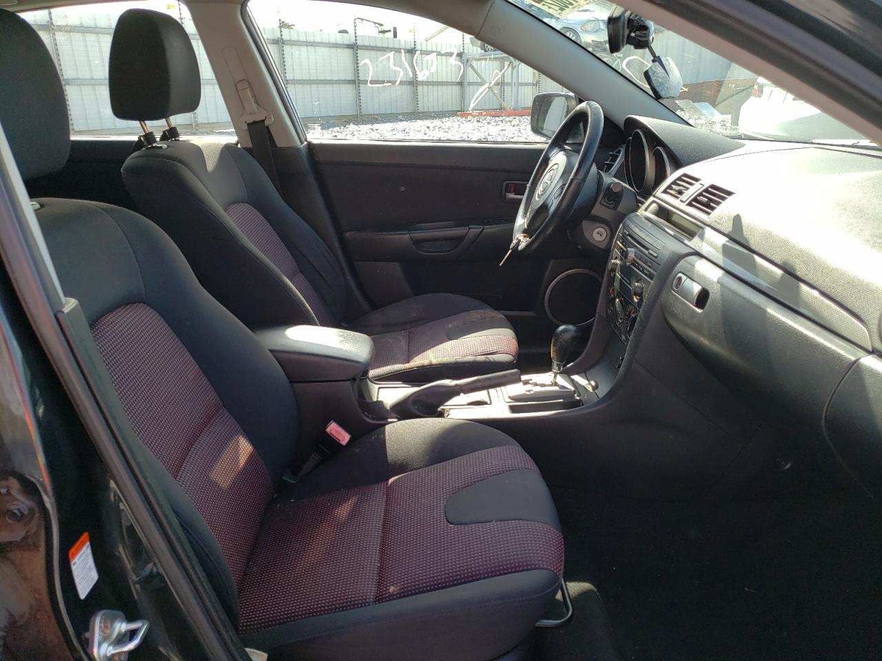 Photo 5 from auction – 2005 MAZDA 3 HATCHBAC with VIN JM1BK343651278329