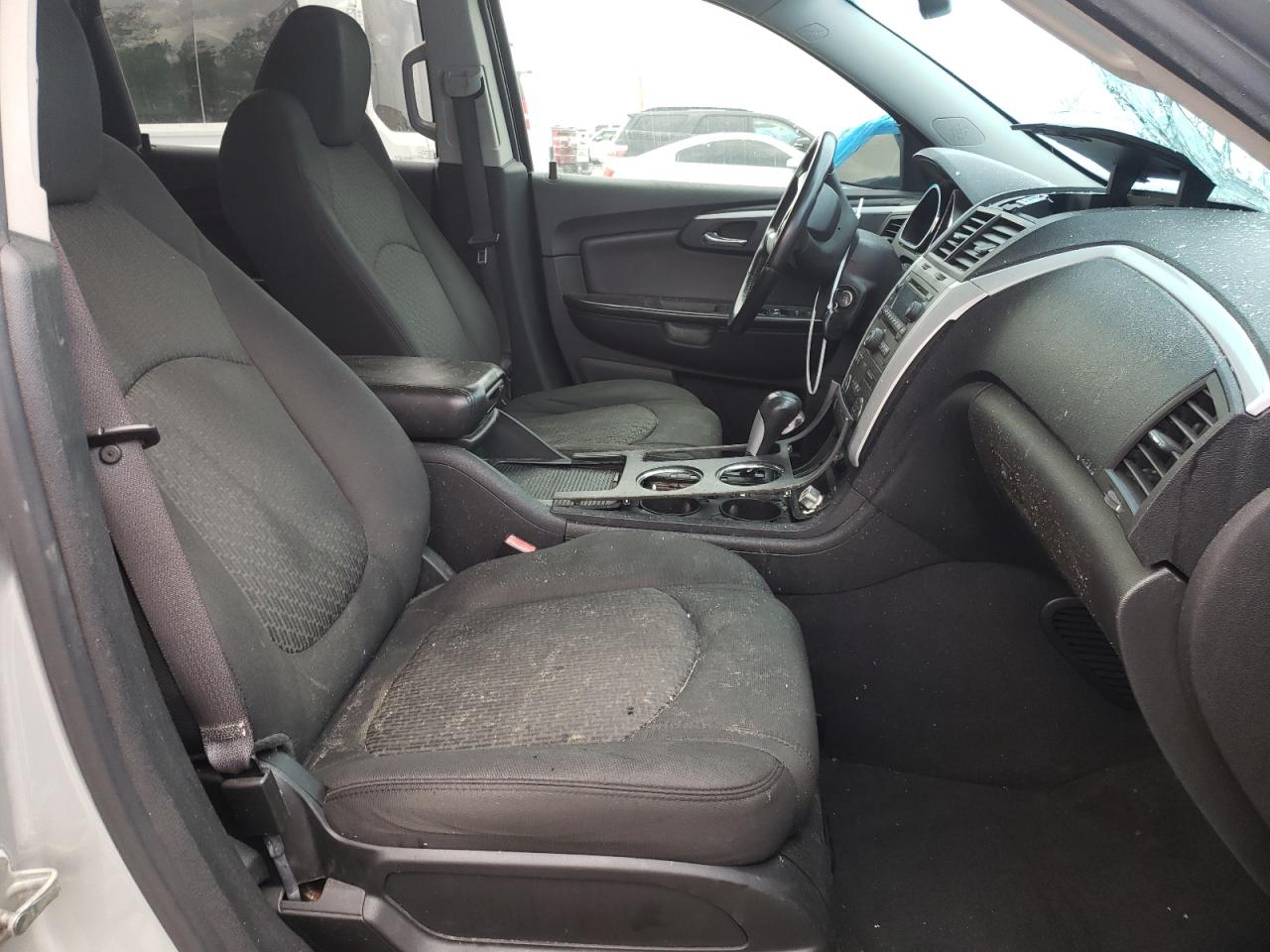 Photo 5 from auction – 2010 CHEVROLET TRAVERSE L with VIN 1GNLRFED8AS103035