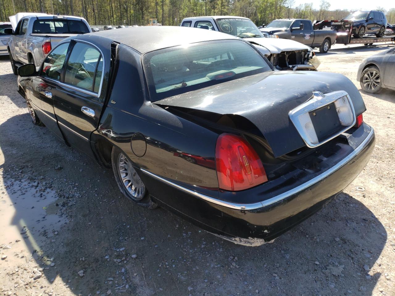 Photo 3 from auction – 2002 LINCOLN TOWN CAR C with VIN 1LNHM83W02Y634236