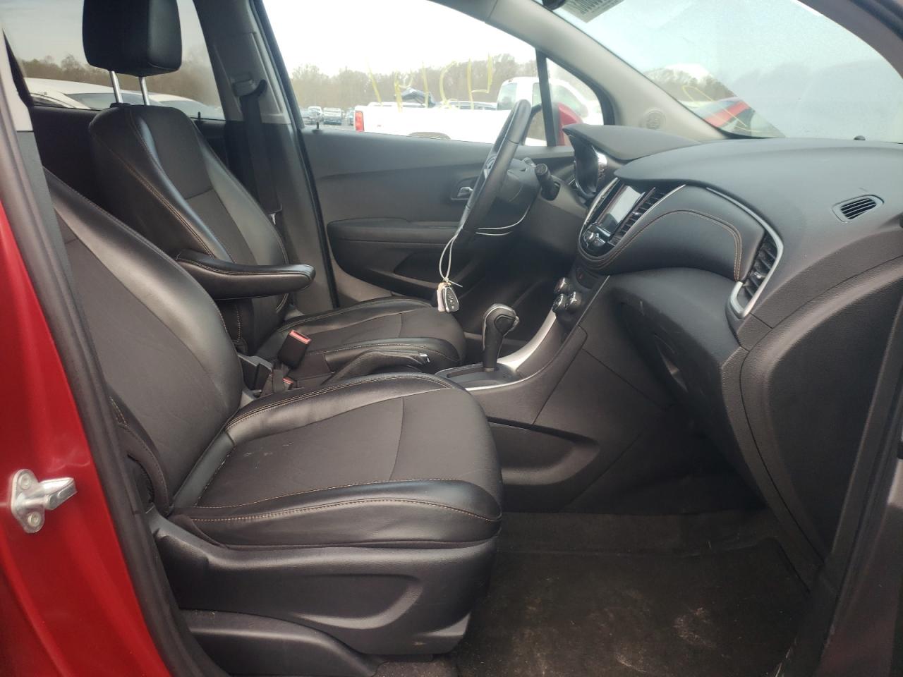Photo 5 from auction – 2018 CHEVROLET TRAX 1LT with VIN 3GNCJPSB9JL172668