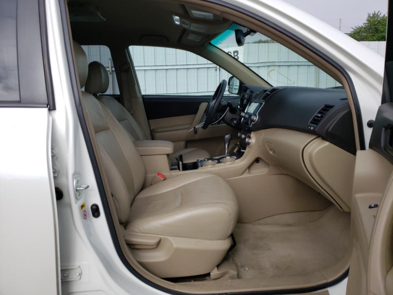 Photo 5 from auction – 2010 TOYOTA HIGHLANDER with VIN 5TDZK3EH1AS019379