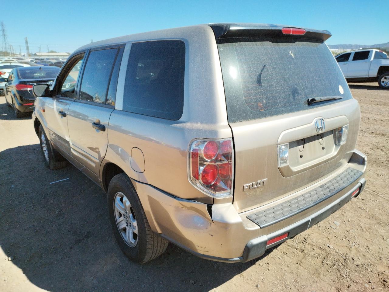 Photo 3 from auction – 2006 HONDA PILOT LX with VIN 5FNYF28106B022004