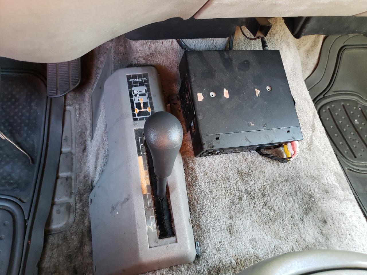 Photo 9 from auction – 1995 GMC YUKON with VIN 1GKEK13K7SJ754047