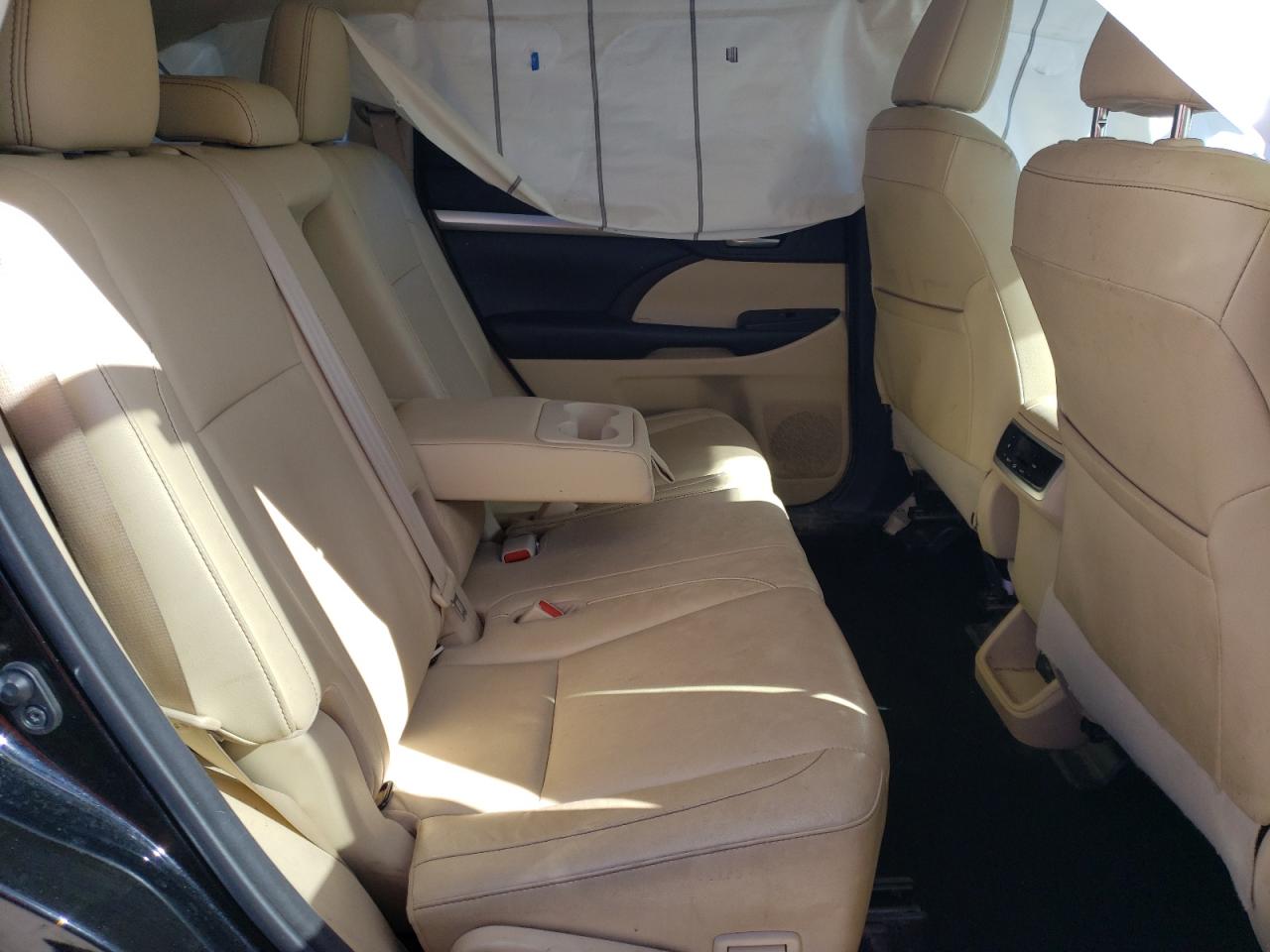 Photo 6 from auction – 2018 TOYOTA HIGHLANDER with VIN 5TDJZRFHXJS859364