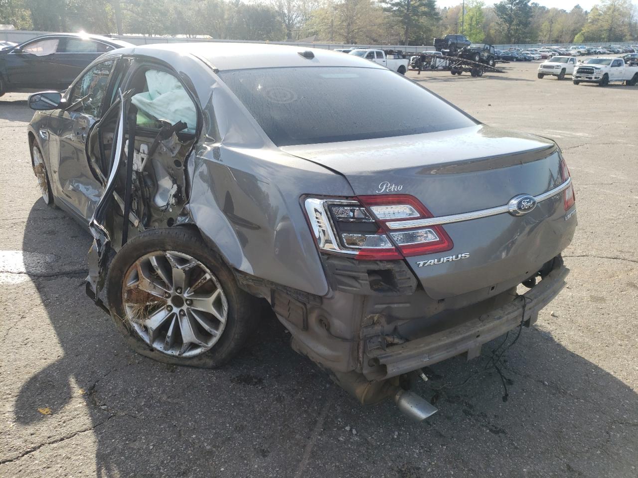 Photo 3 from auction – 2013 FORD TAURUS LIM with VIN 1FAHP2F8XDG118910