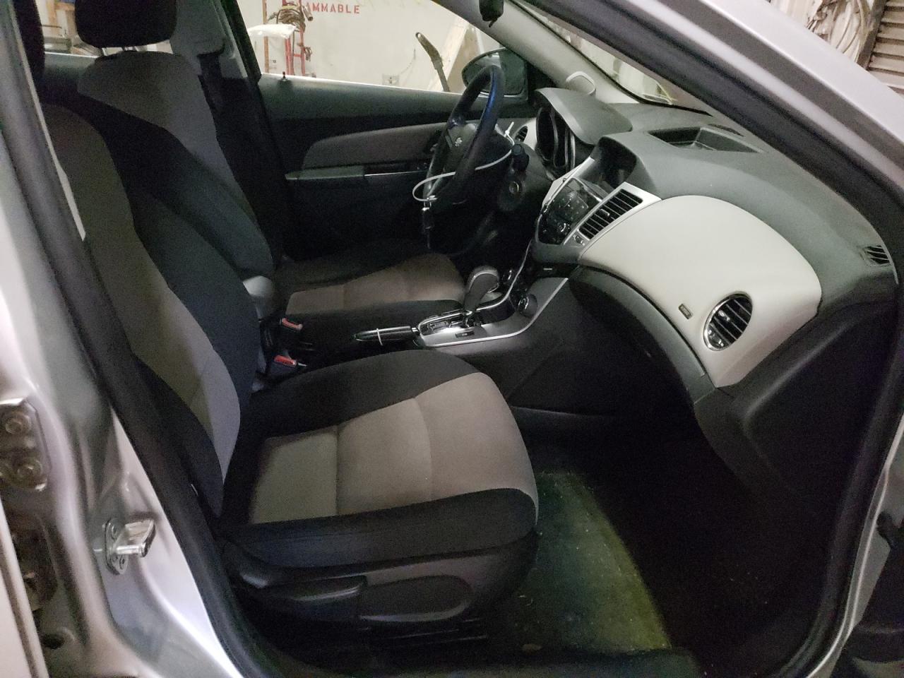 Photo 5 from auction – 2012 CHEVROLET CRUZE LS with VIN 1G1PC5SH7C7212615