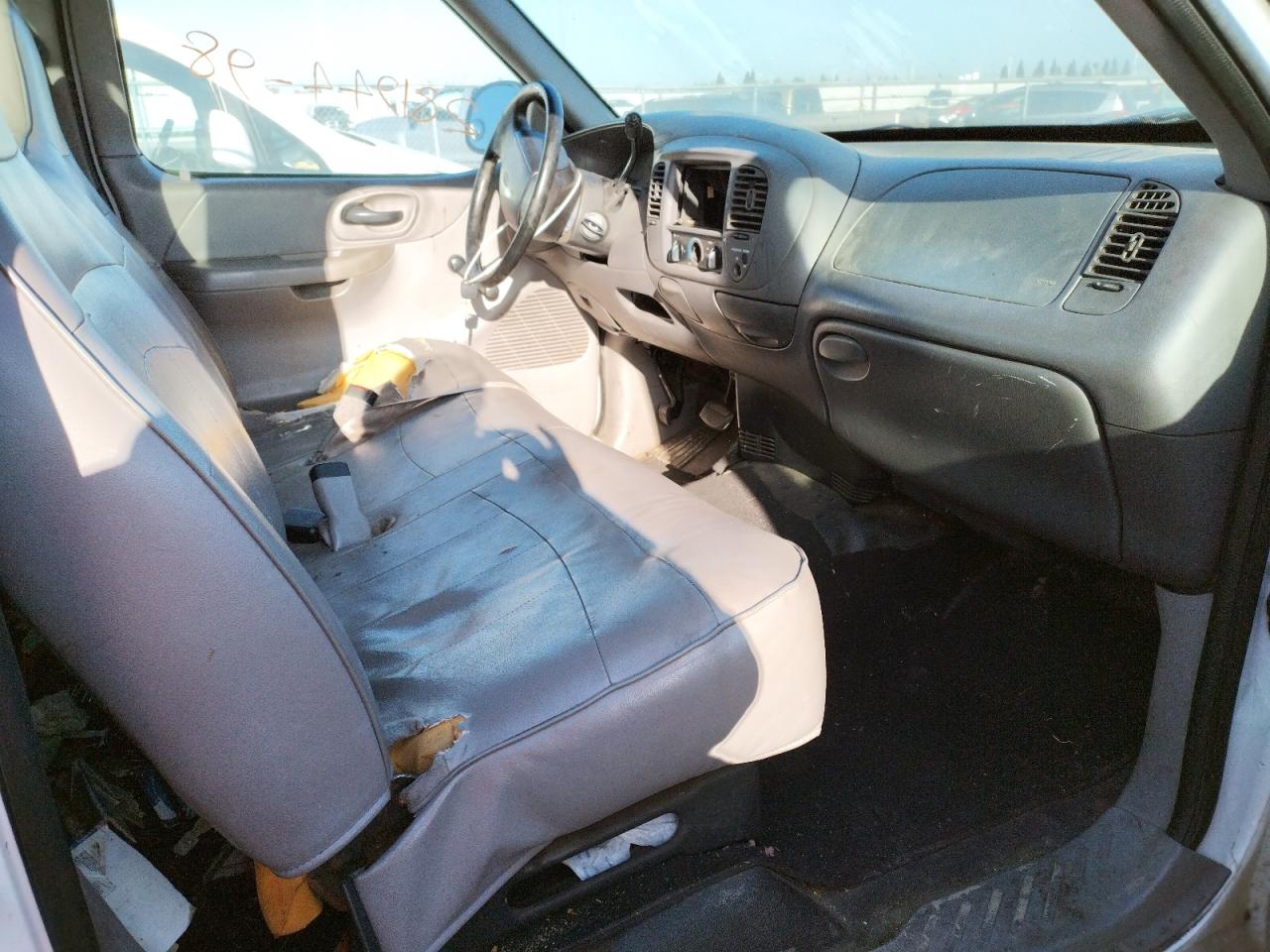 Photo 5 from auction – 1999 FORD F150 with VIN 1FTZF1724XNA06352