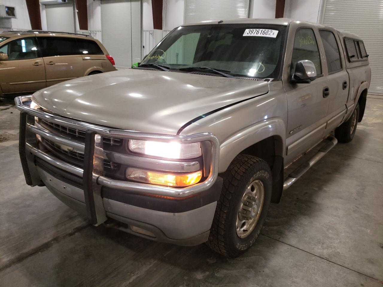 Photo 2 from auction – 2002 CHEVROLET SILVERADO with VIN 1GCGK13U22F214744
