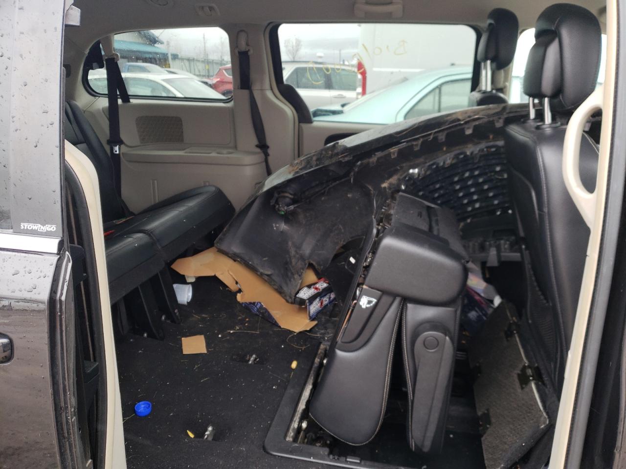 Photo 6 from auction – 2014 CHRYSLER TOWN & COU with VIN 2C4RC1BG4ER295129
