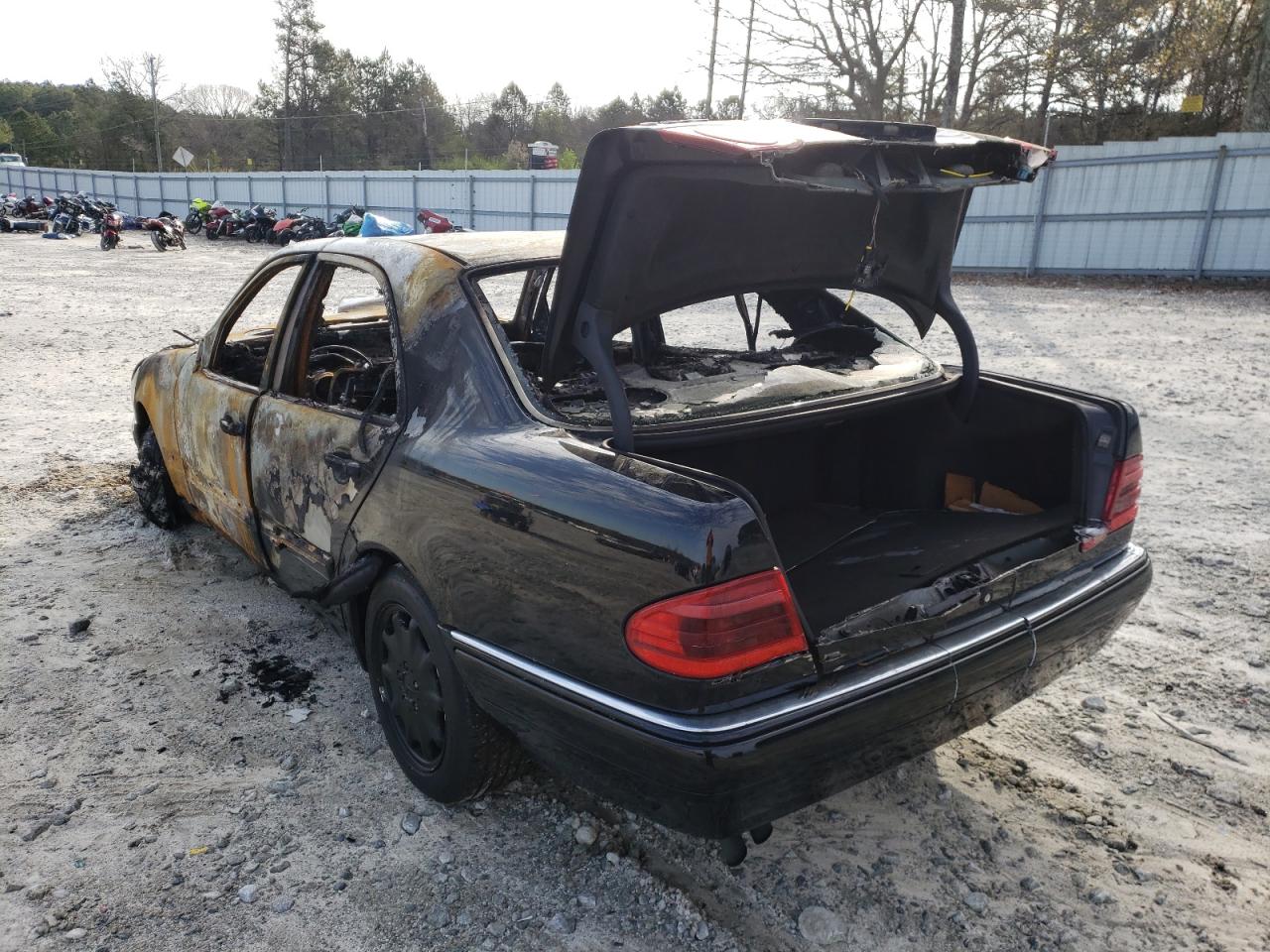 Photo 3 from auction – 1998 MERCEDES-BENZ E 320 with VIN WDBJF65F0WA586042