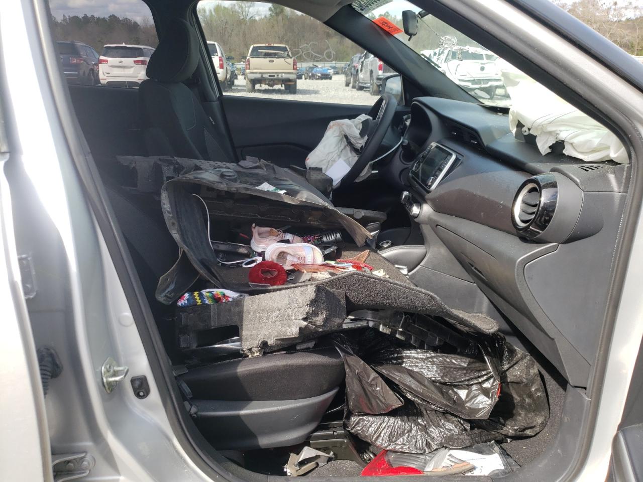Photo 5 from auction – 2019 NISSAN KICKS S with VIN 3N1CP5CU2KL499266